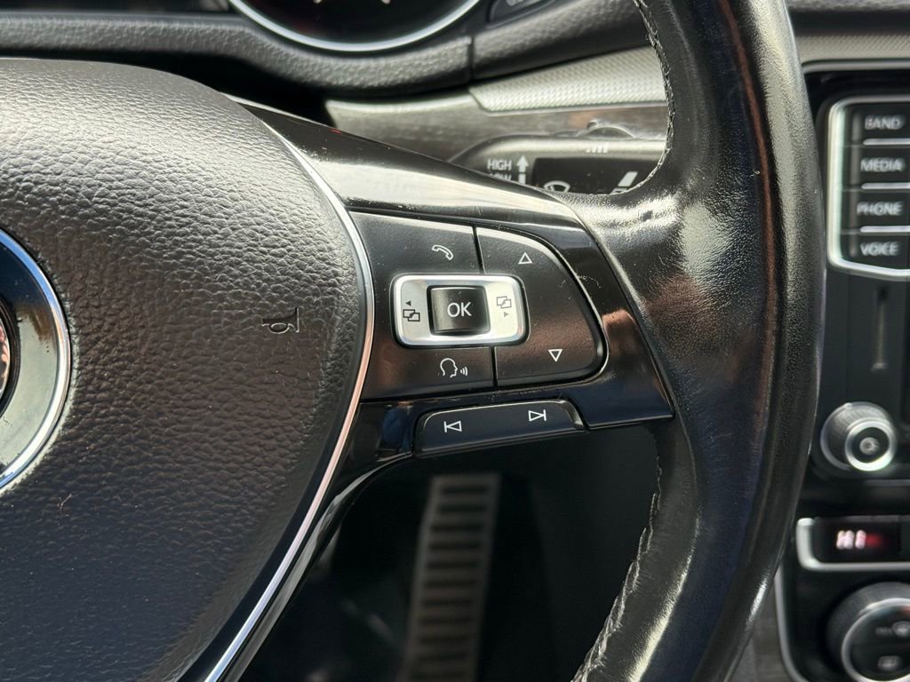 Used 2017 Volkswagen Passat 1.8T SEL Premium image 34