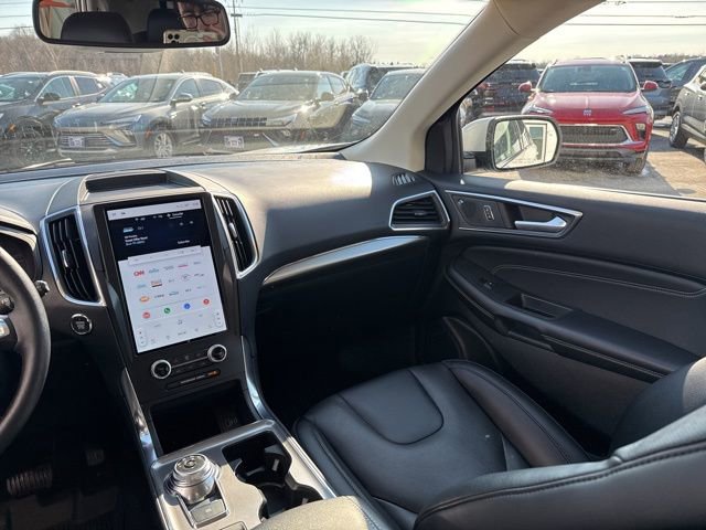 Used 2022 Ford Edge Titanium w/ Equipment Group 301A AWD/4WD image 27