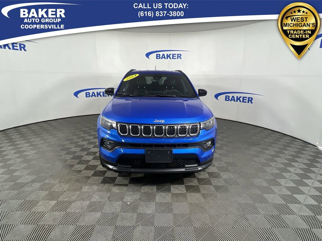 Used 2024 Jeep Compass Latitude image 3