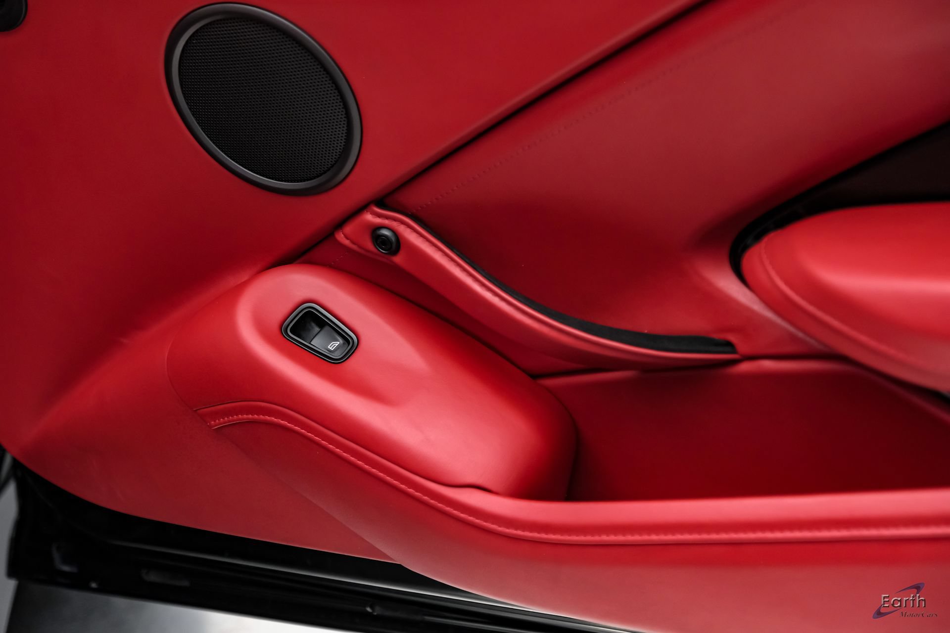 Used 2022 Aston Martin V8 Vantage Roadster RWD image 95
