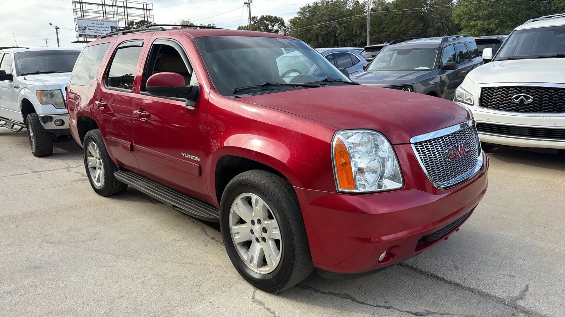 Used 2013 GMC Yukon SLT w/ SLT-2 Equipment Package AWD/4WD image 3