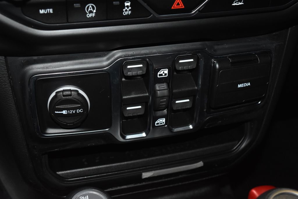 Used 2021 Jeep Wrangler Unlimited Sahara w/ Uconnect 4C Nav & Sound Group AWD/4WD image 13