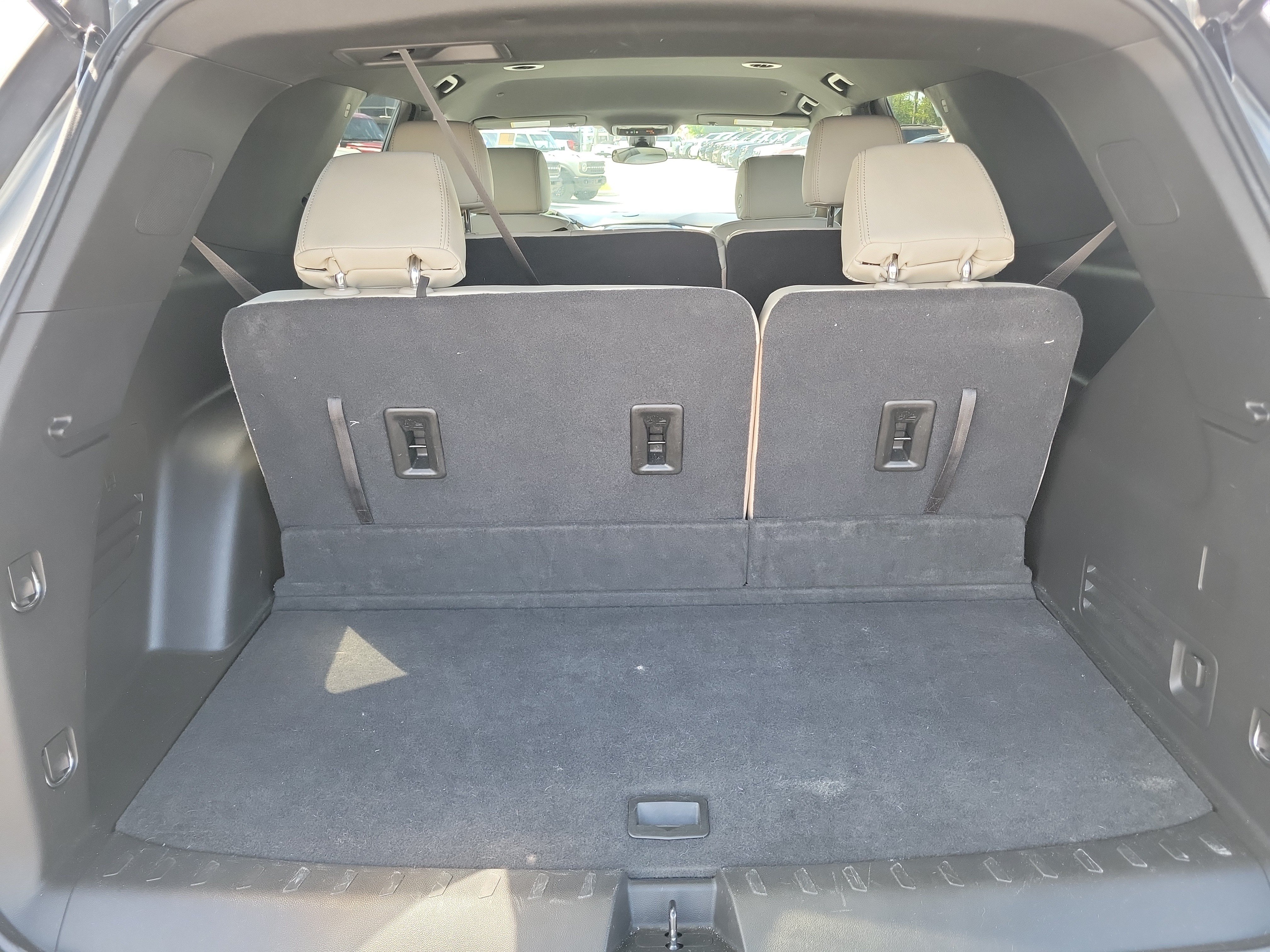 Used 2023 Chevrolet Traverse LS FWD image 16
