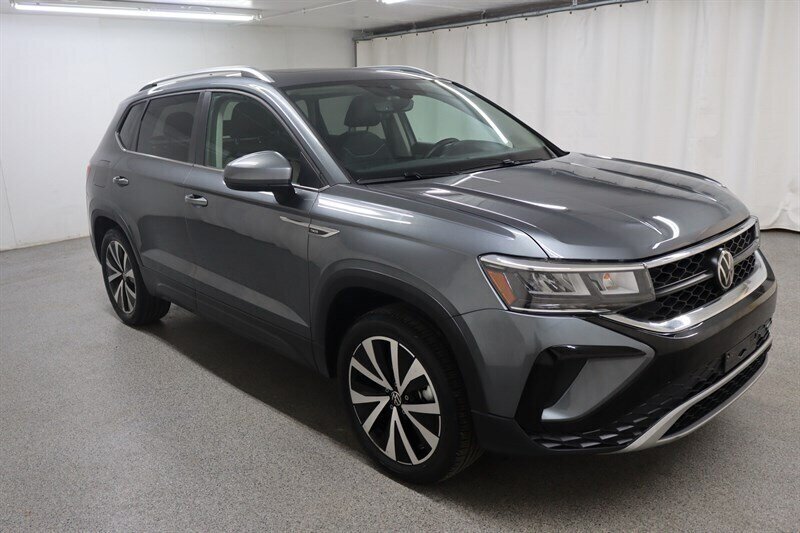 Used 2023 Volkswagen Taos SE w/ Panoramic Sunroof Package