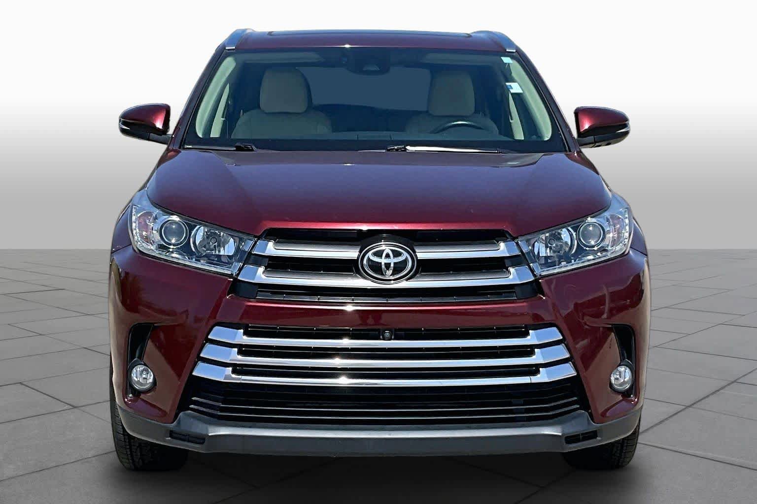 Used 2017 Toyota Highlander Limited Platinum FWD image 4