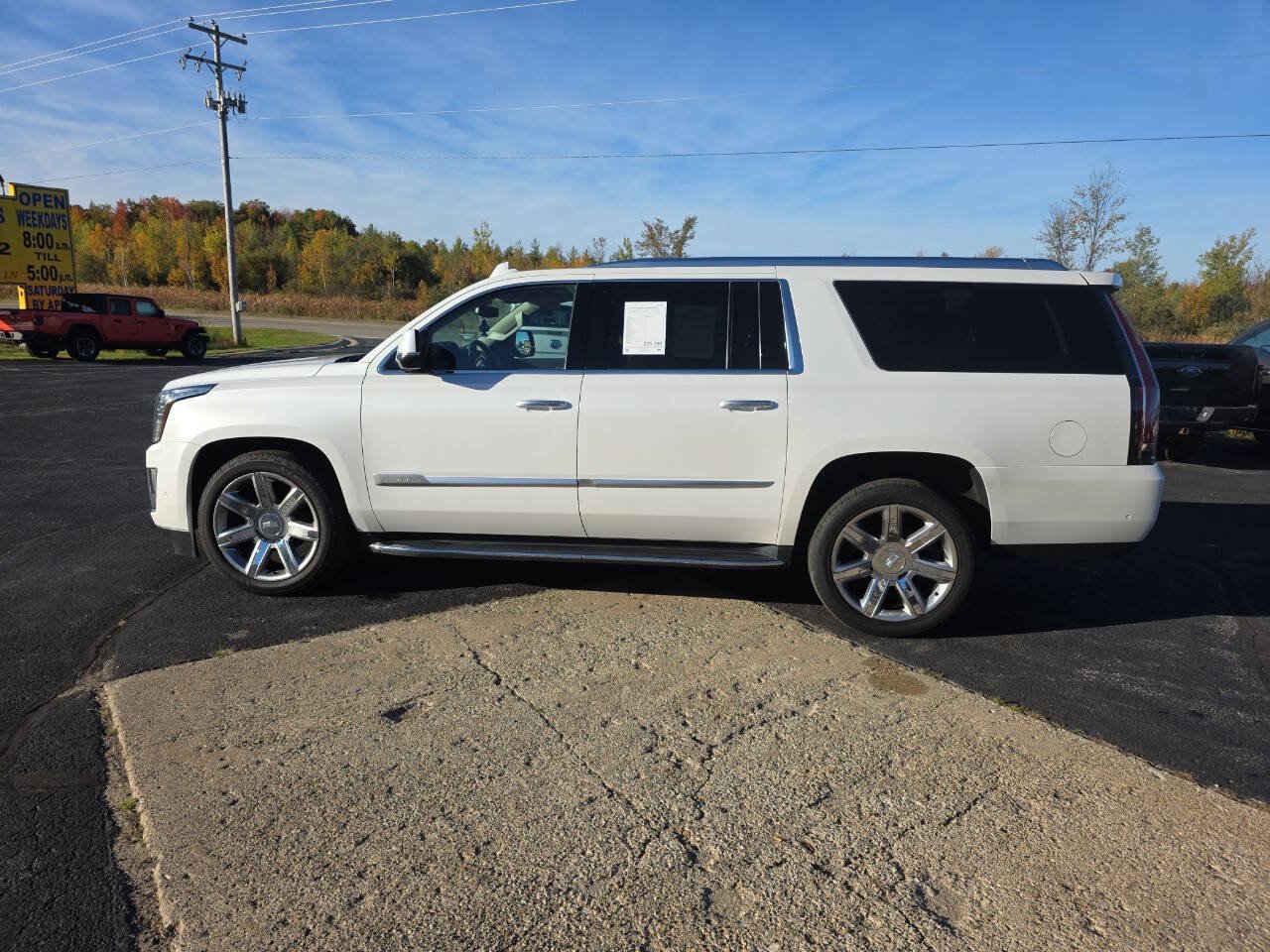 Used 2020 Cadillac Escalade ESV Luxury AWD/4WD image 9