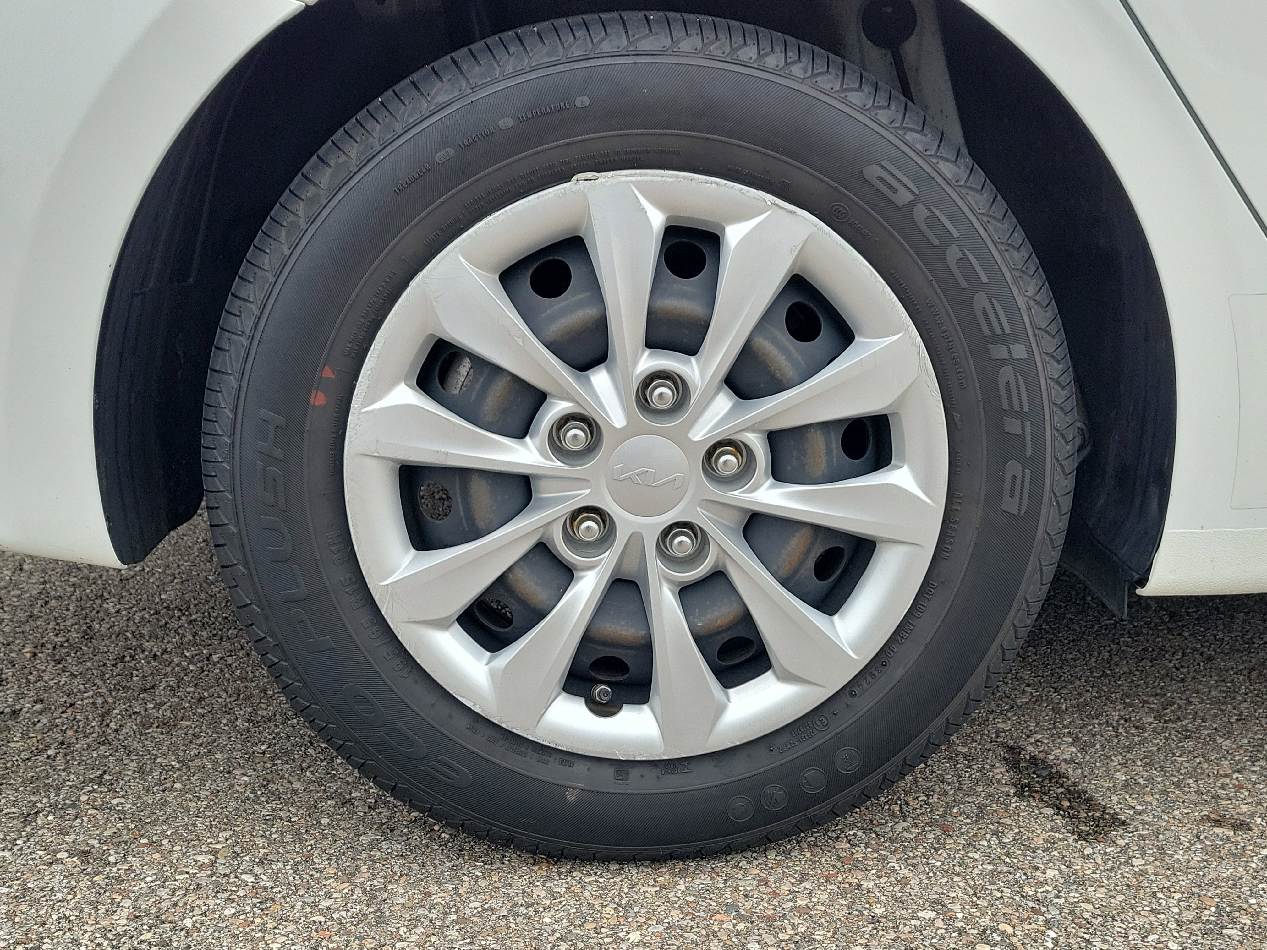 Used 2022 Kia Forte FE image 5