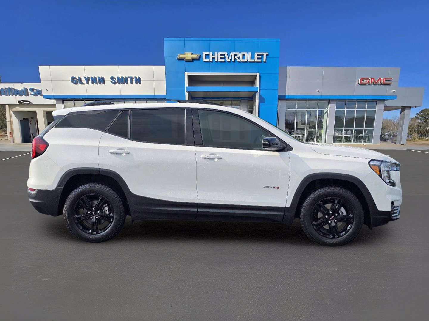 Used 2024 GMC Terrain AT4 image 4