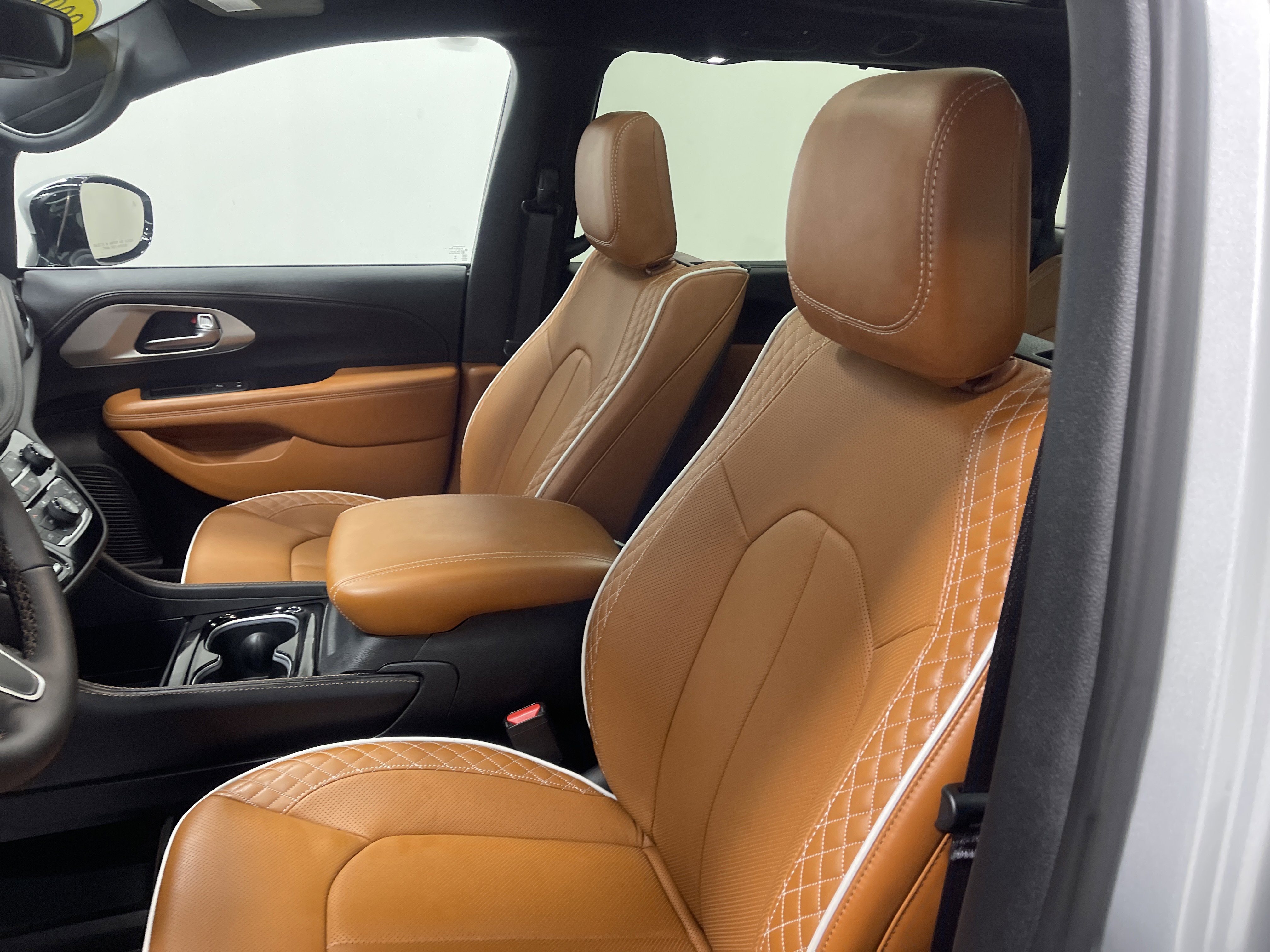 Used 2026 Chrysler Pacifica Pinnacle image 11