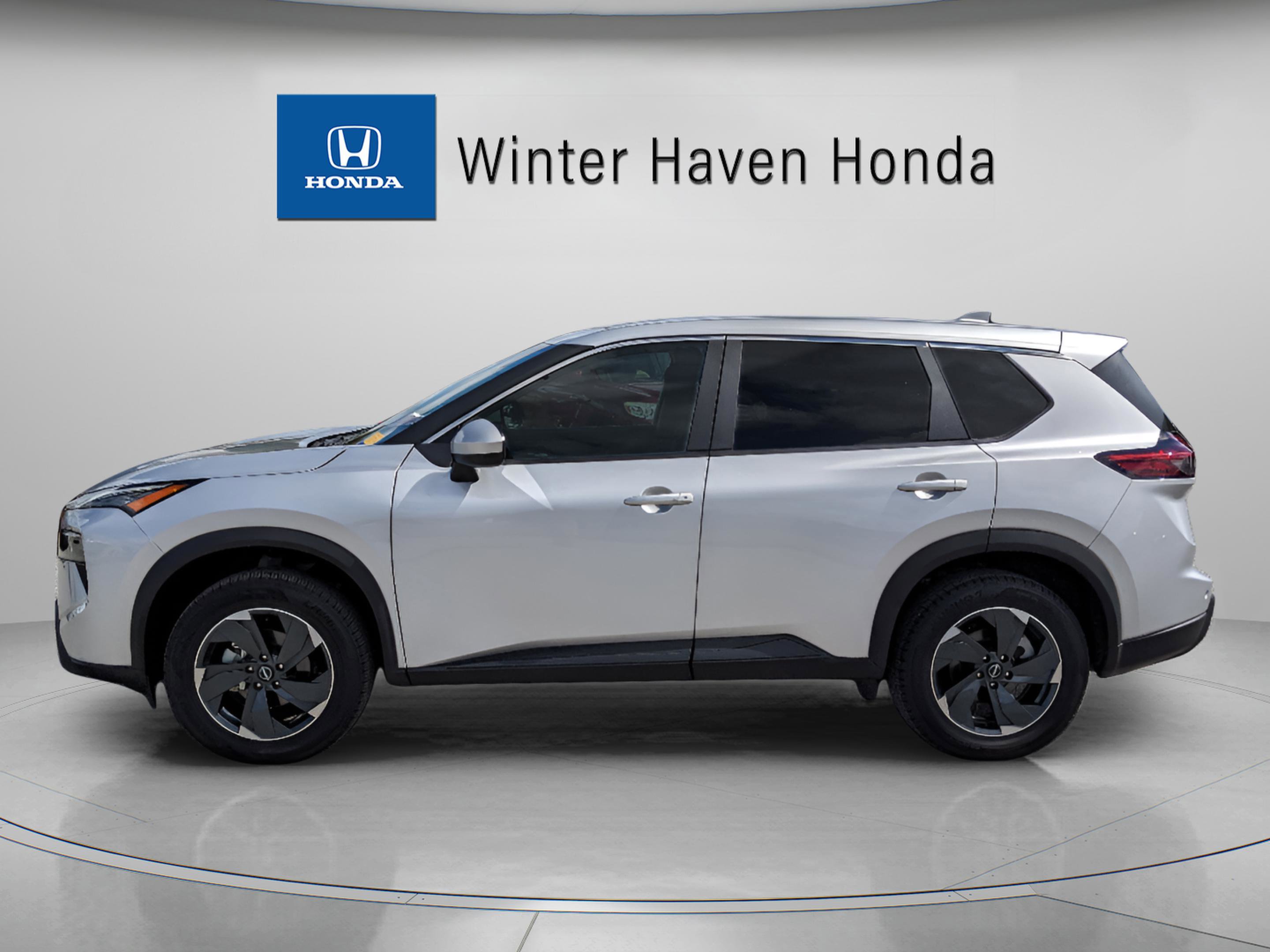 Used 2024 Nissan Rogue SV image 5