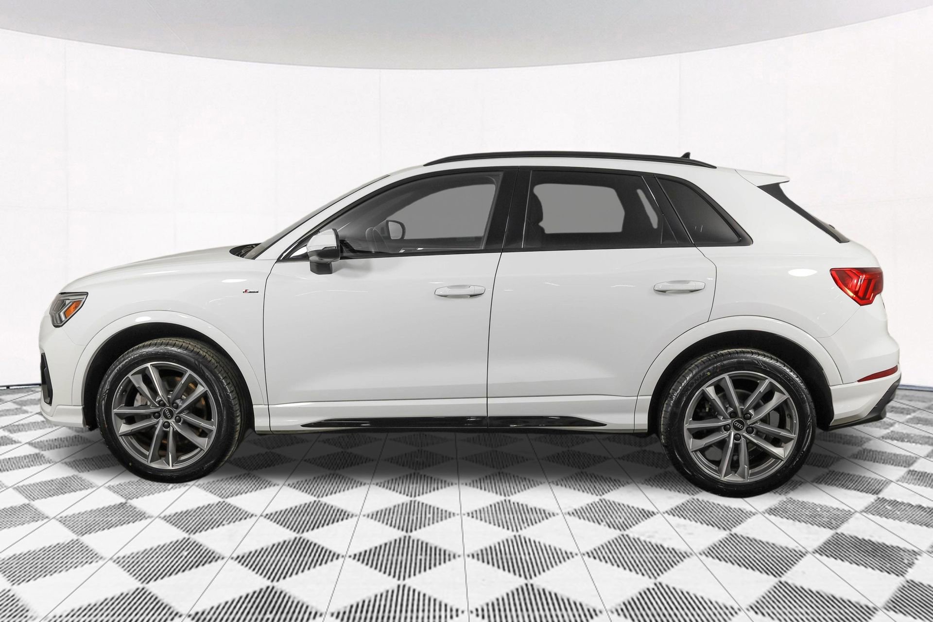 Used 2023 Audi Q3 2.0T Premium Plus w/ Premium Plus Package AWD/4WD image 22