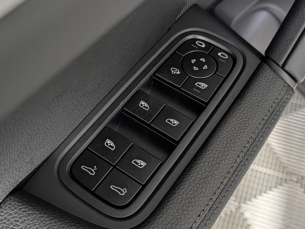 New 2026 Porsche Cayenne image 26