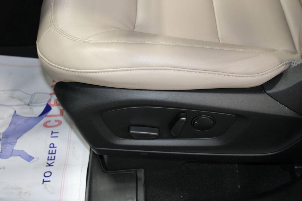 Used 2023 Ford Explorer XLT w/ Equipment Group 202A image 15