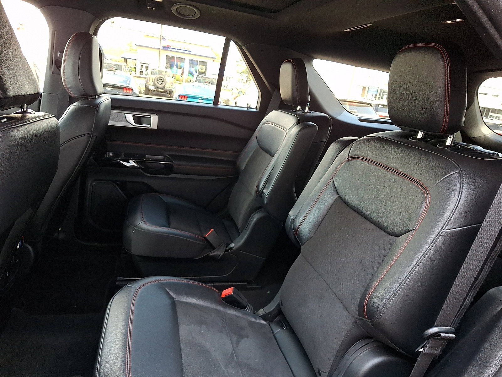 Certified 2023 Ford Explorer ST-Line w/ Class IV Trailer Tow Package image 11