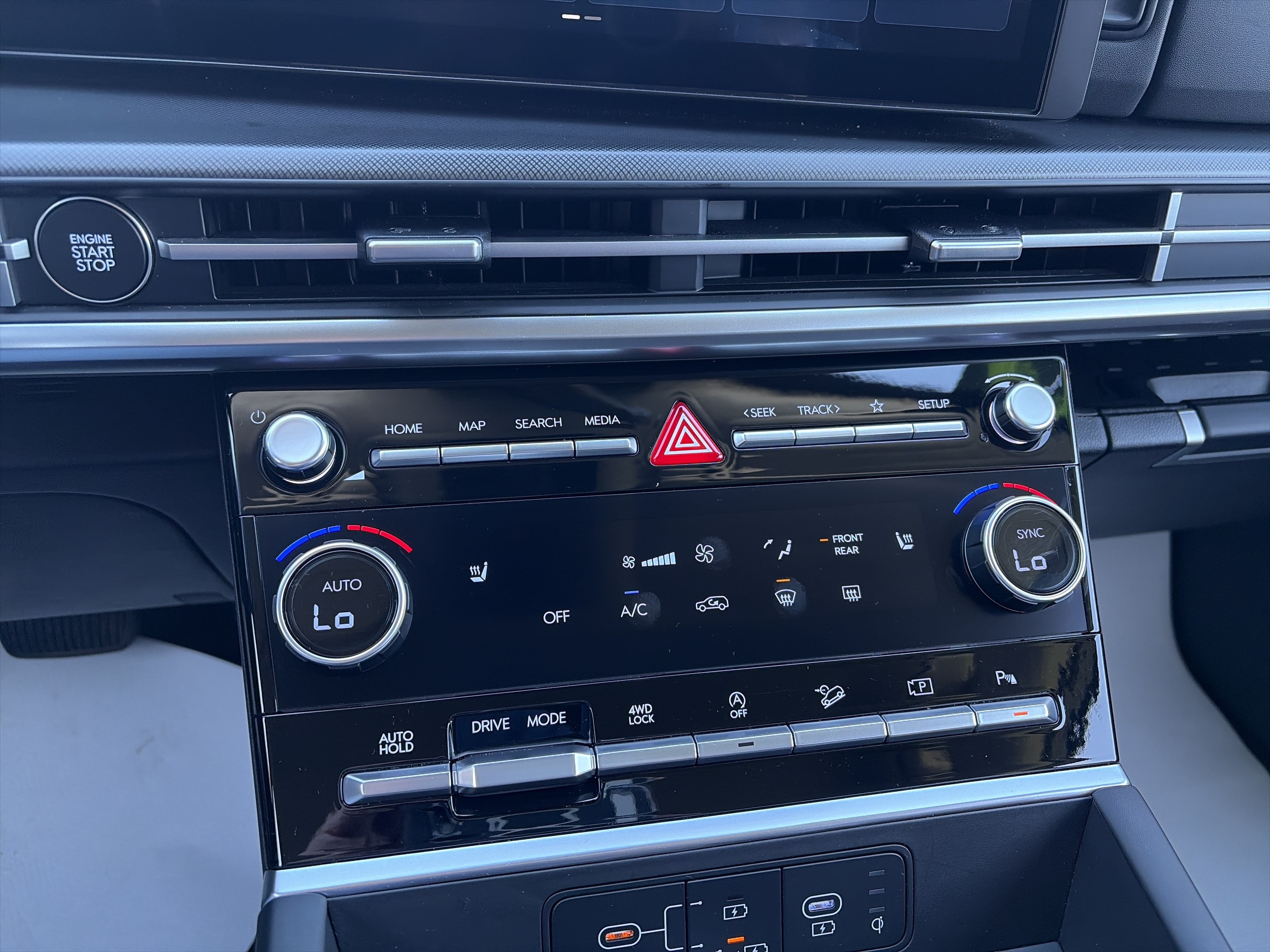 Certified 2025 Hyundai Santa Fe SEL AWD/4WD image 25