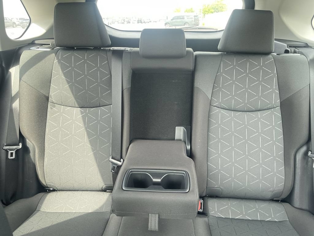 Used 2025 Toyota RAV4 XLE FWD image 33