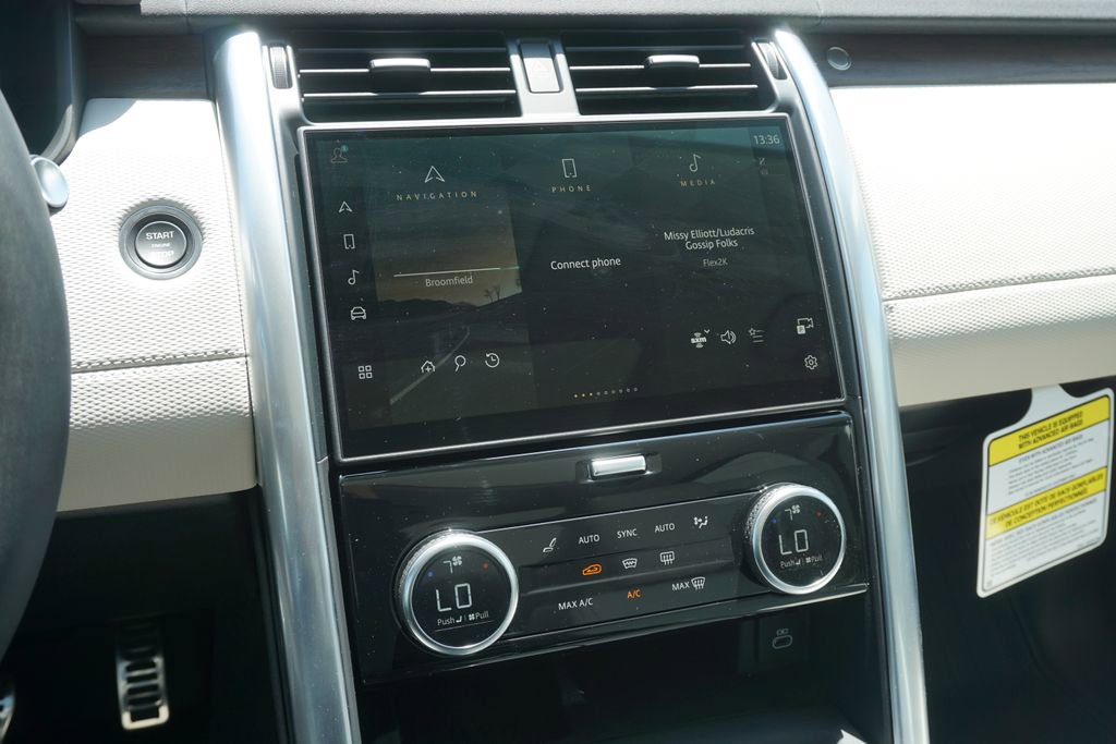 New 2025 Land Rover Discovery Dynamic SE image 15