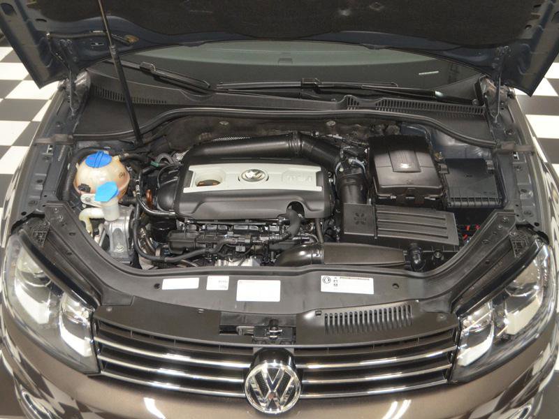 Used 2013 Volkswagen Eos Lux FWD image 11