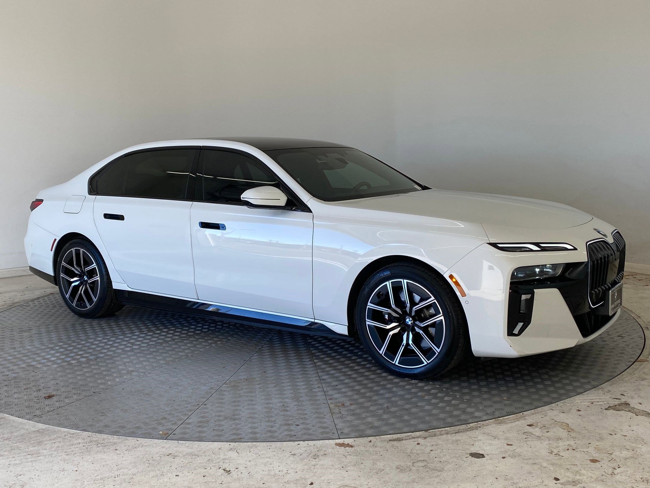 Certified 2024 BMW 750e xDrive image 6