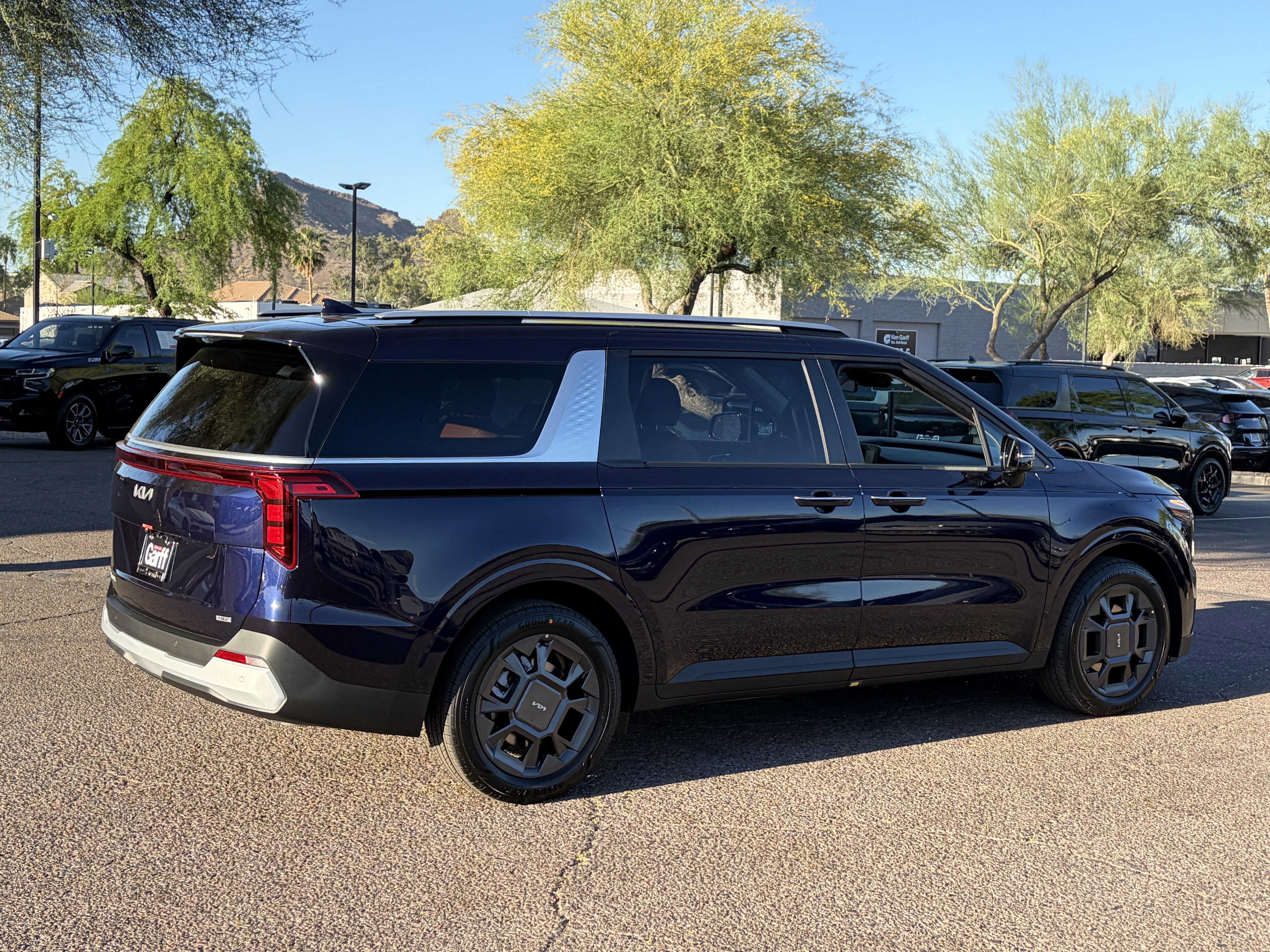 New 2026 Kia Carnival EX image 4