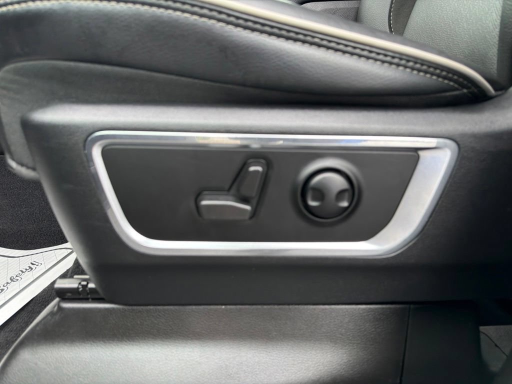 Used 2026 RAM 1500 Laramie AWD/4WD image 13