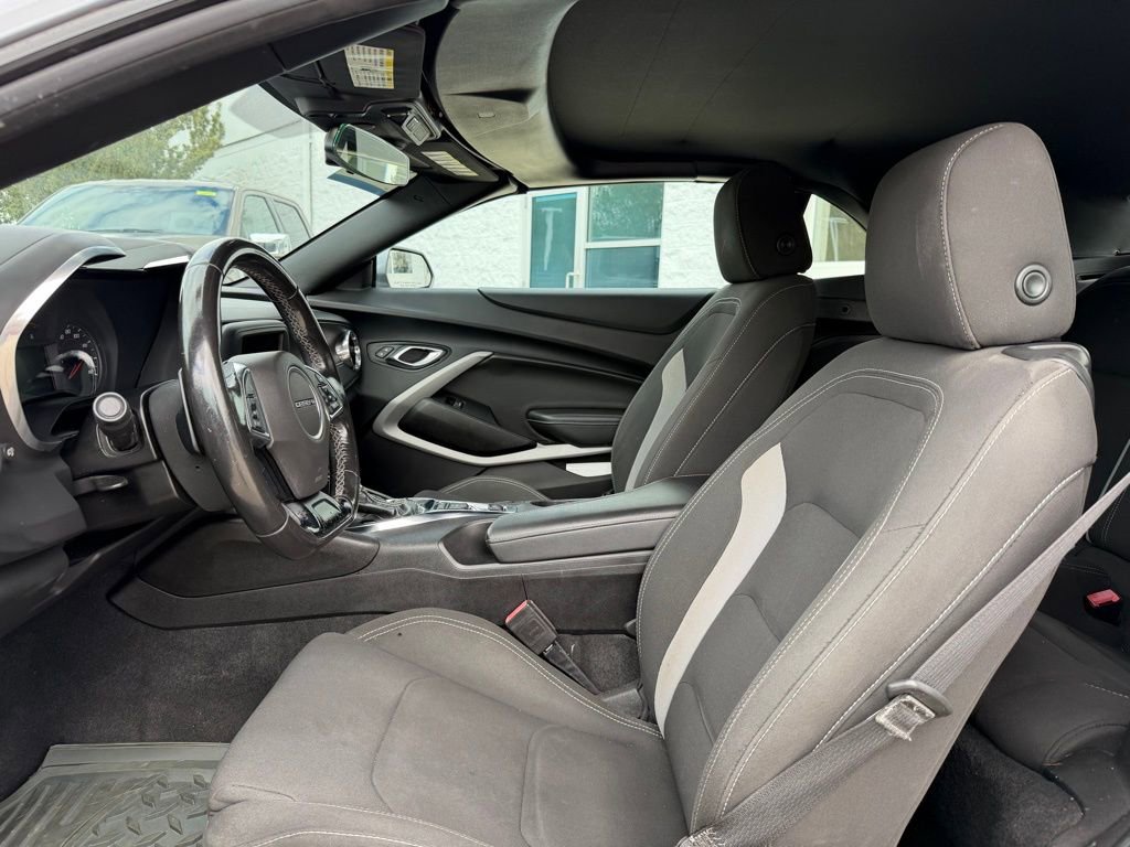 Used 2020 Chevrolet Camaro LT RWD image 9
