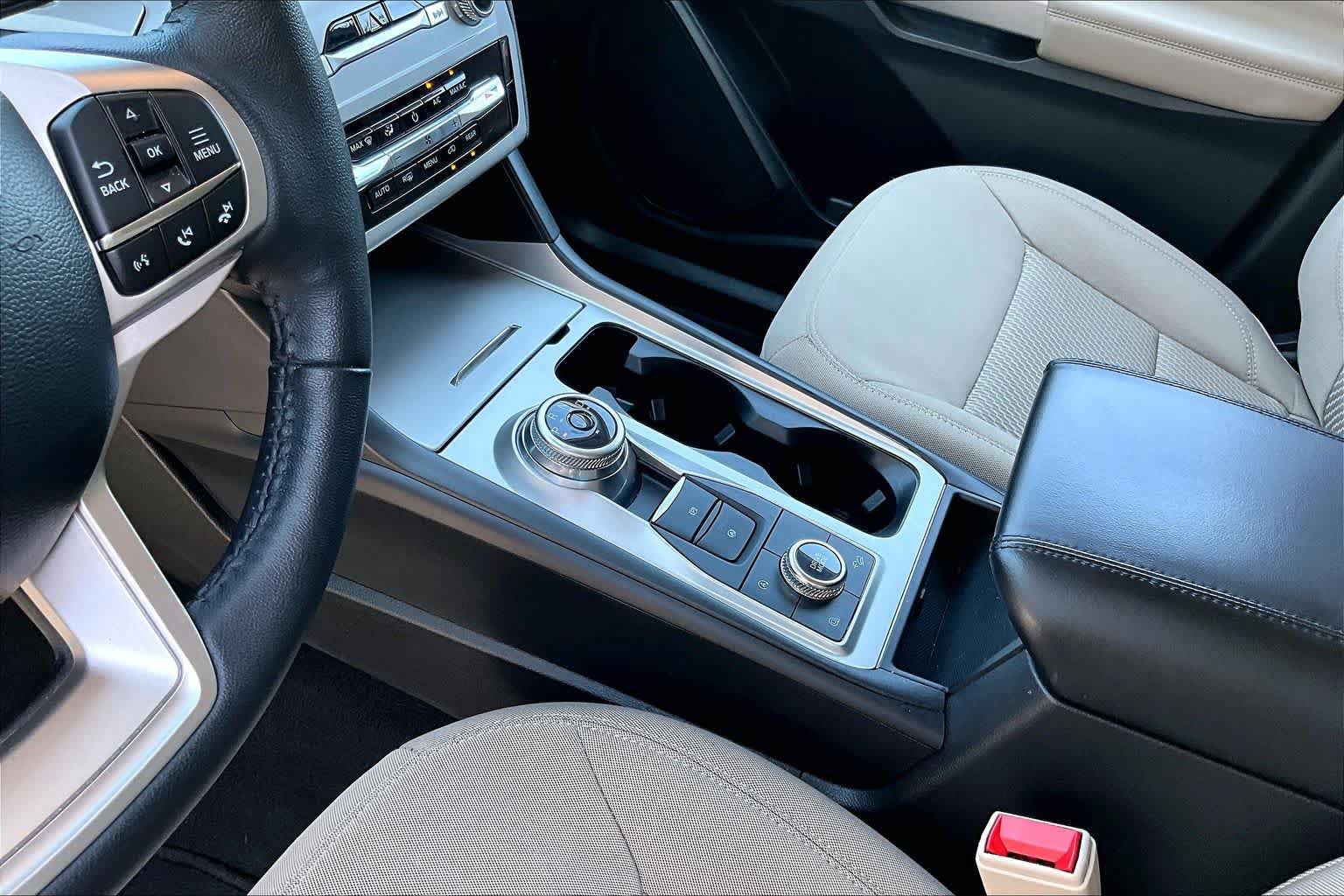 Used 2024 Ford Explorer XLT AWD/4WD image 17