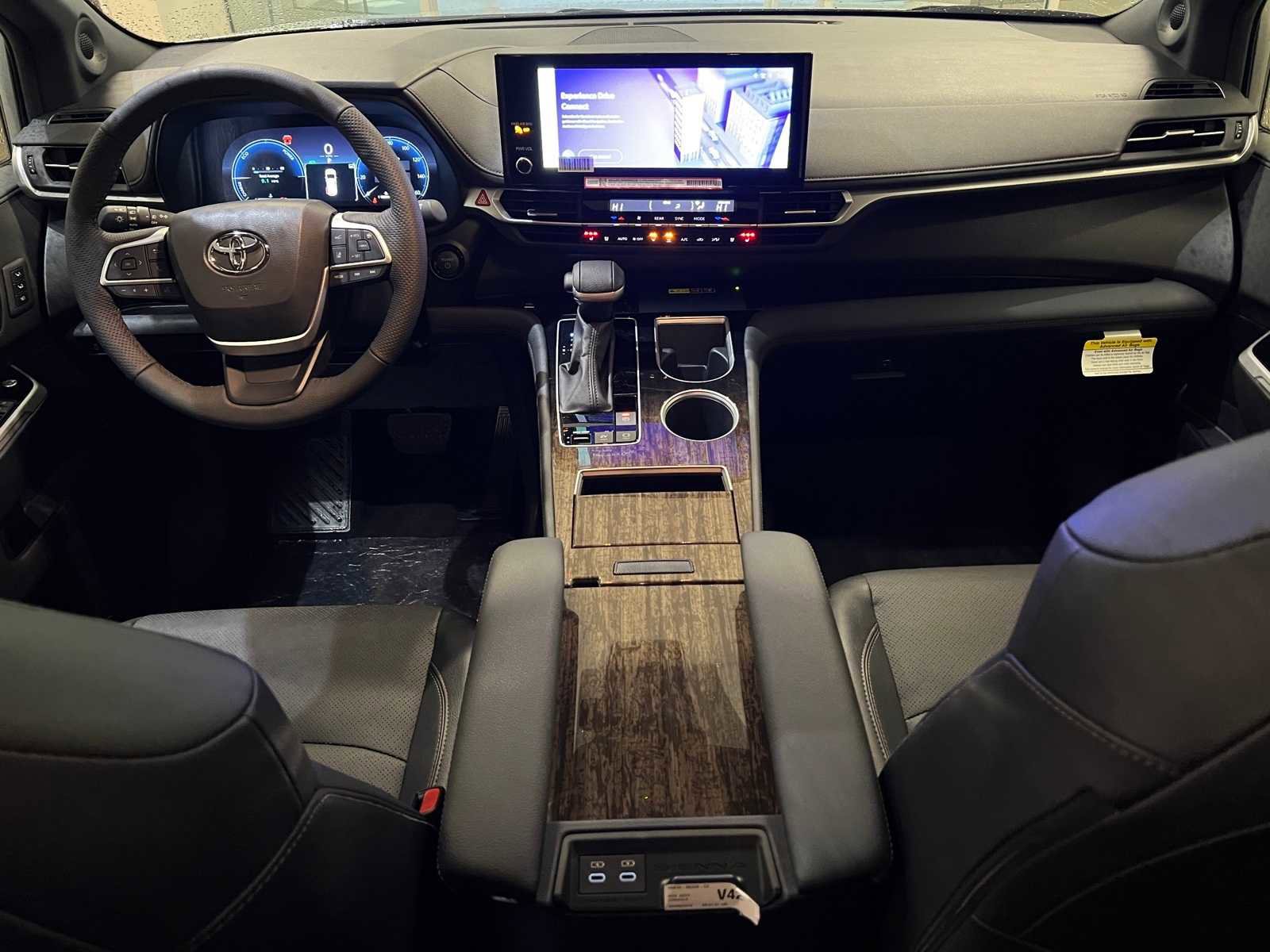 Used 2025 Toyota Sienna Limited image 10