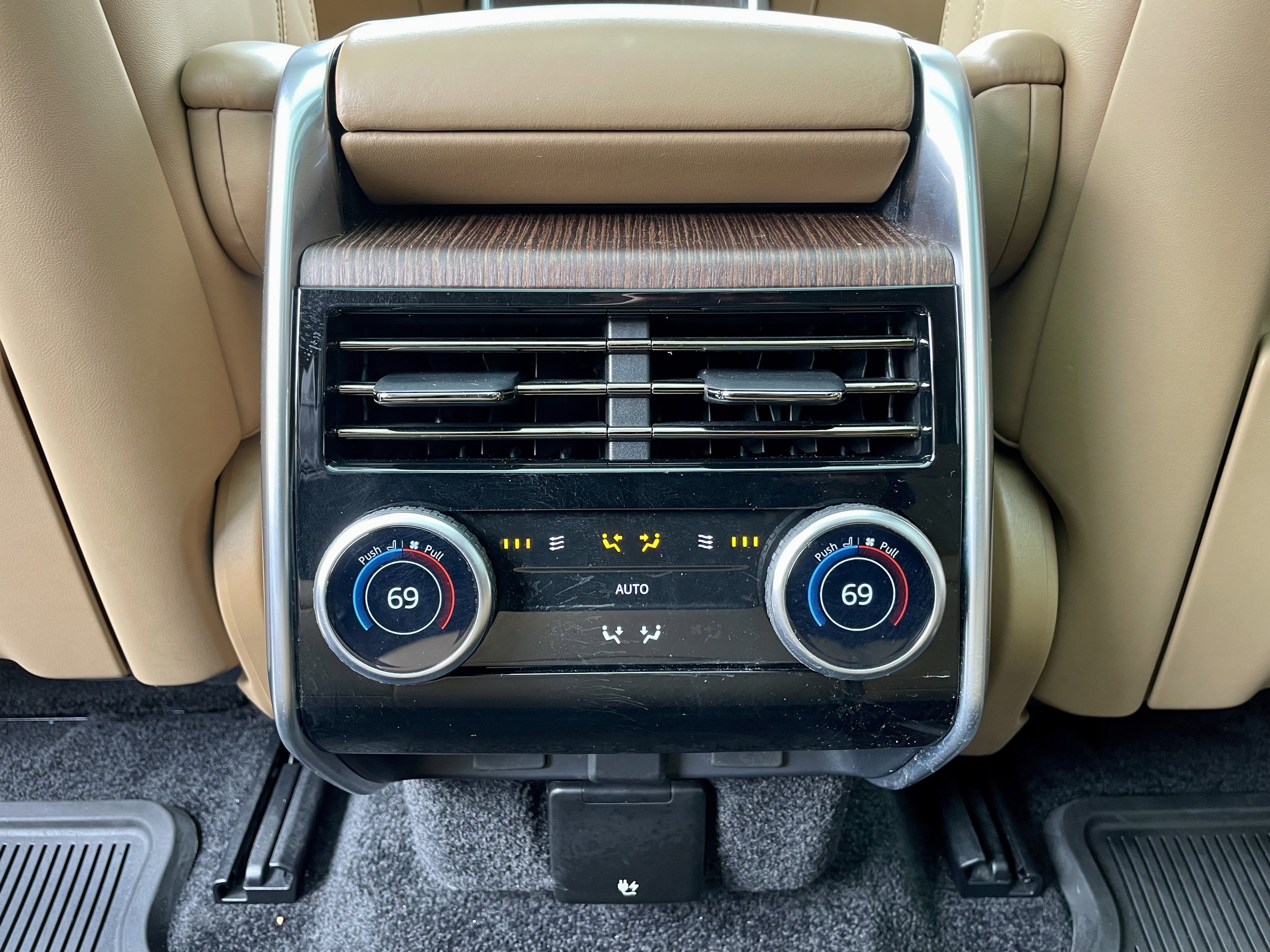 Certified 2024 Land Rover Range Rover SE image 26