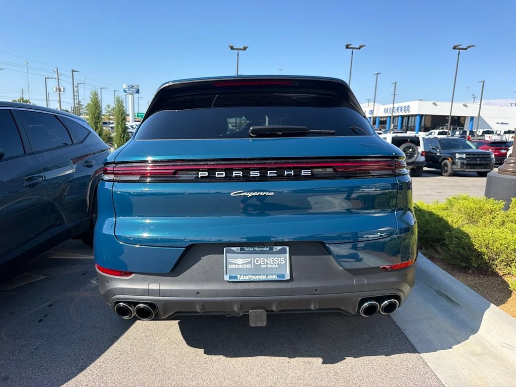 Used 2024 Porsche Cayenne AWD/4WD image 12