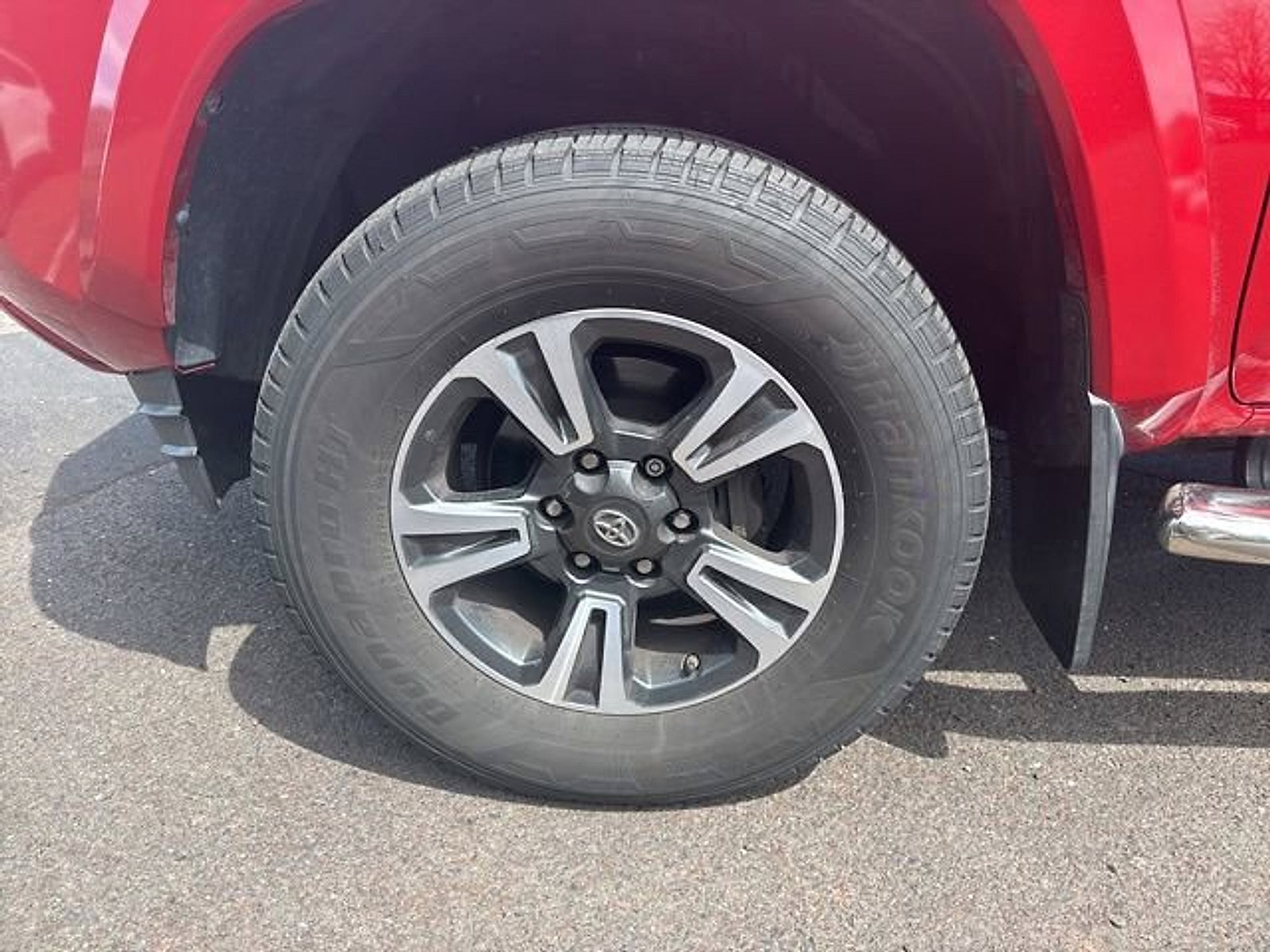 Used 2017 Toyota Tacoma TRD Sport image 3