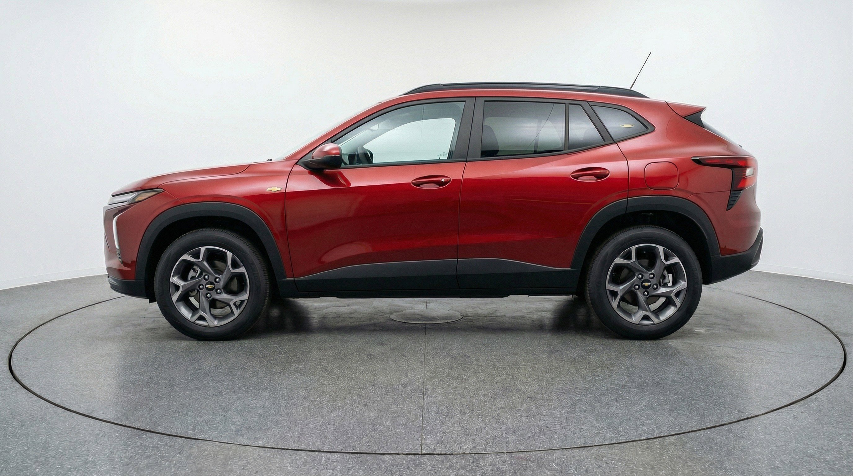 Used 2025 Chevrolet Trax LT FWD image 5