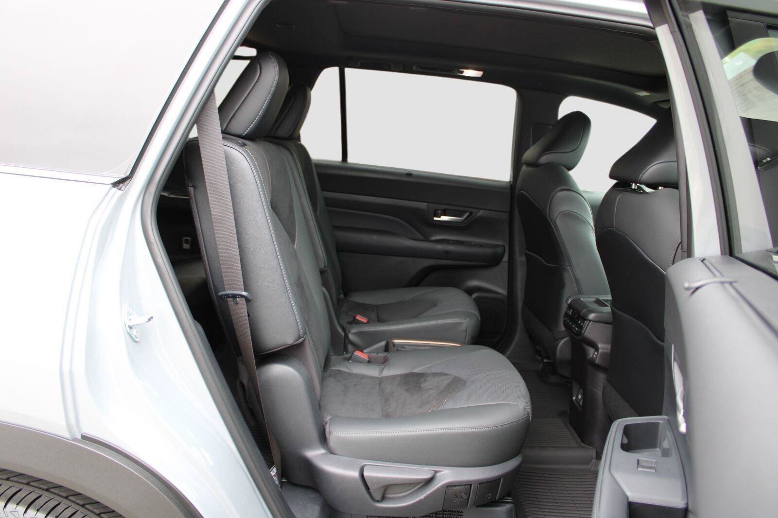 Used 2025 Toyota Grand Highlander AWD Hybrid image 40