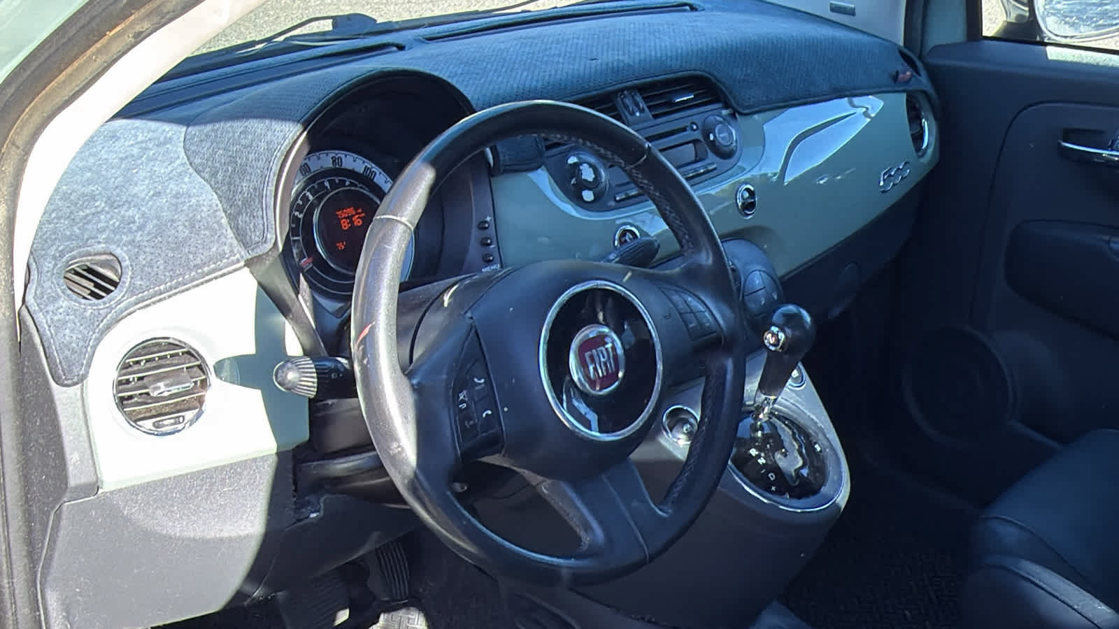 Used 2012 FIAT 500 Lounge w/ Luxury Leather Pkg FWD image 10