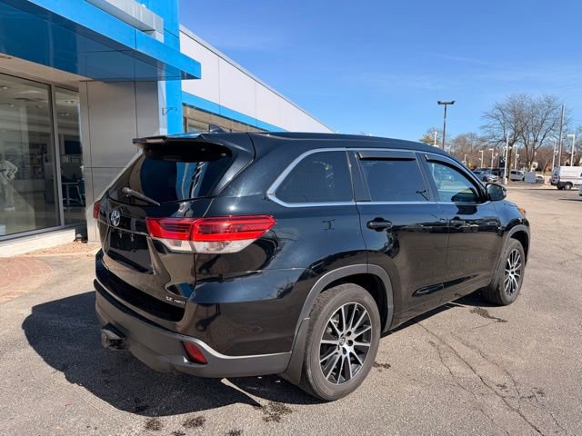 Used 2018 Toyota Highlander SE image 7
