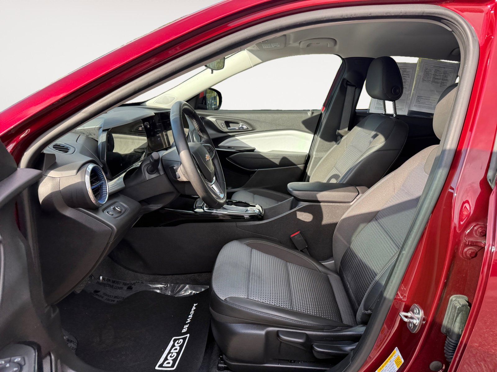 Used 2024 Chevrolet Trax LT w/ Driver Confidence Package image 10