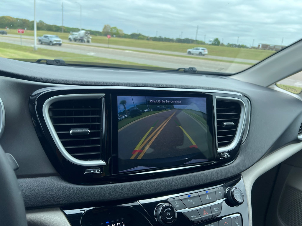 Used 2024 Chrysler Pacifica Touring-L image 23