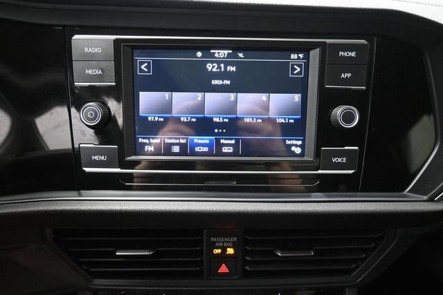 Used 2023 Volkswagen Jetta SE FWD image 9