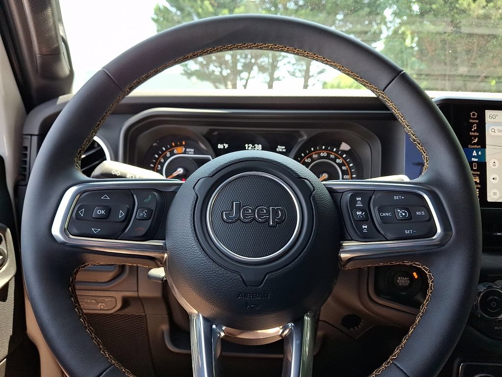 Used 2024 Jeep Wrangler Unlimited Sahara w/ Technology Group AWD/4WD image 19