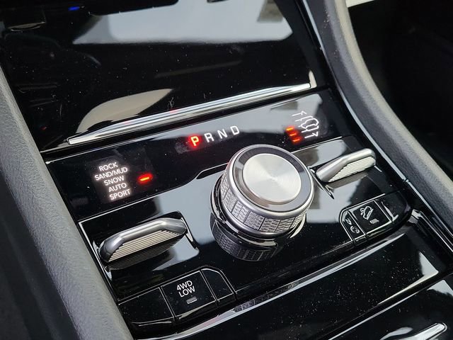 New 2024 Jeep Grand Cherokee Overland w/ Luxury Tech Group IV AWD/4WD image 7