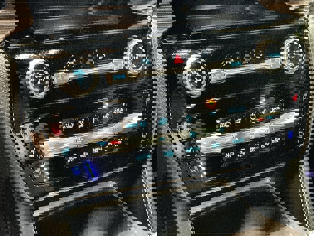 Used 2022 Ford Explorer Limited image 22