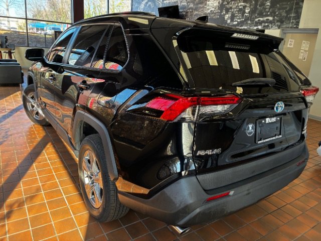 Used 2023 Toyota RAV4 XLE AWD/4WD image 7