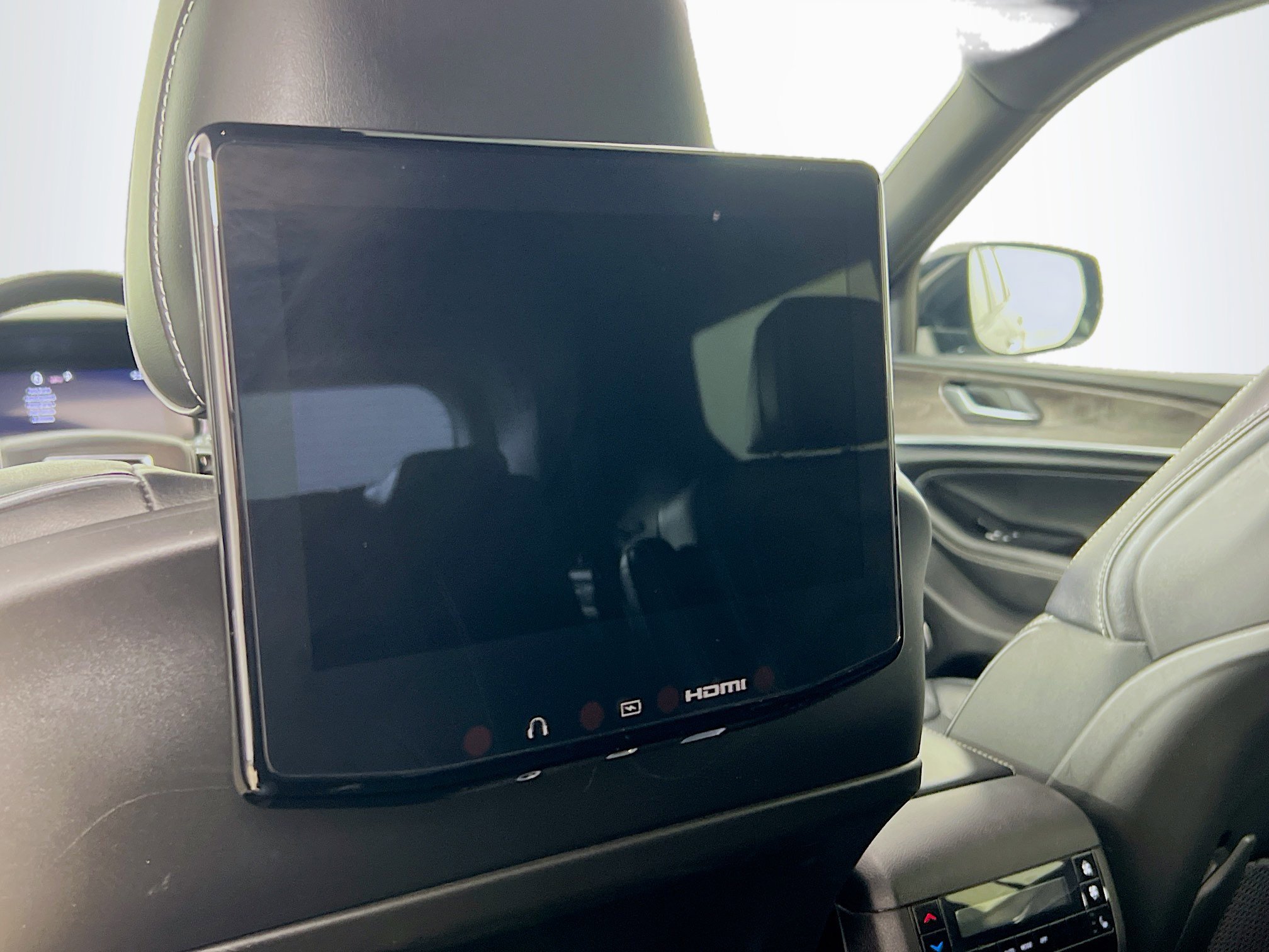 Used 2023 Jeep Grand Cherokee L Overland w/ Rear Seat Video Group I image 27