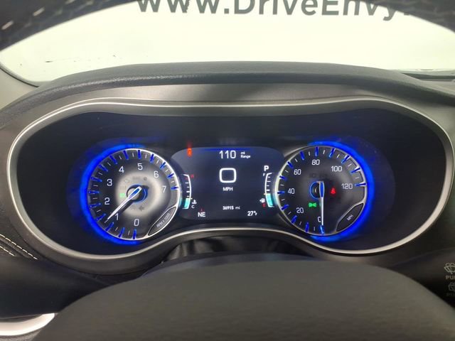 Used 2022 Chrysler Pacifica Touring-L image 17