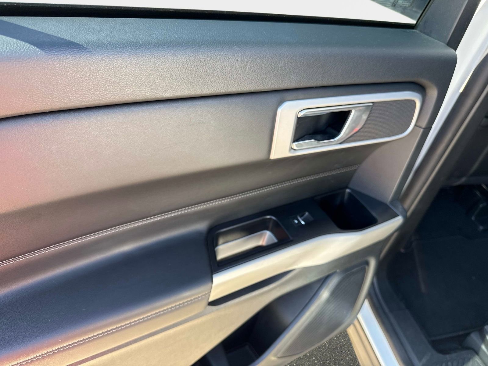 Used 2021 Ford Explorer XLT w/ Equipment Group 202A image 11