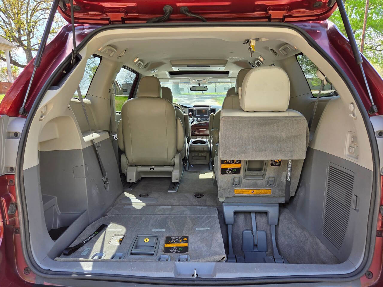 Used 2013 Toyota Sienna XLE image 40