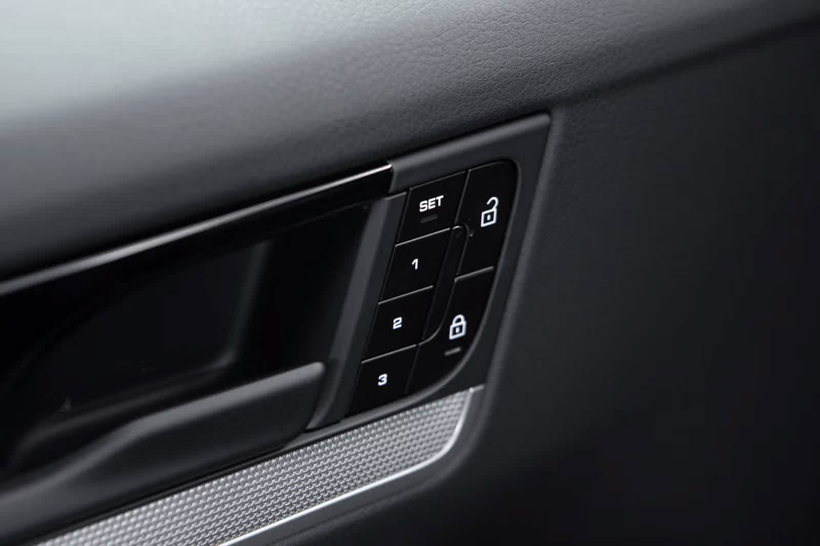 Certified 2026 Porsche Cayenne AWD/4WD image 25