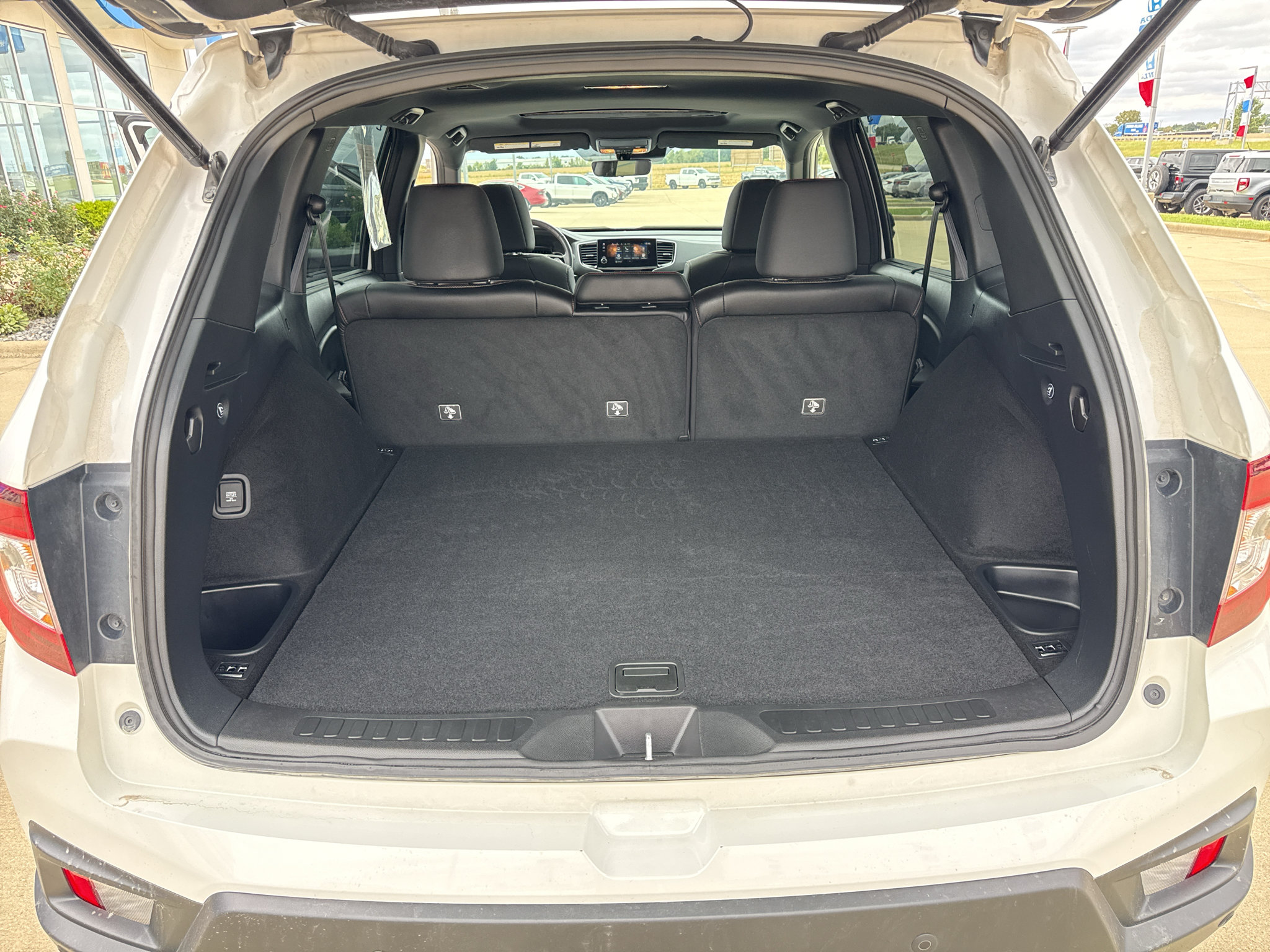 Used 2024 Honda Passport Black Edition image 12