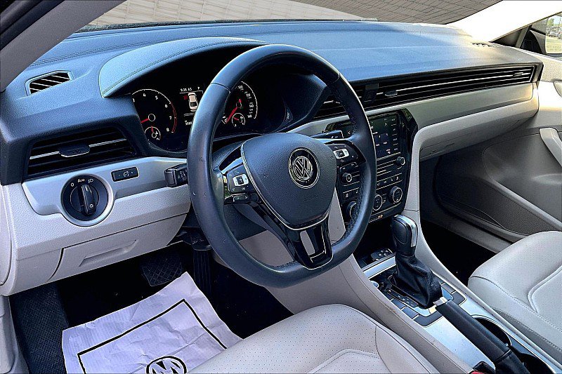 Used 2022 Volkswagen Passat 2.0T SE image 13