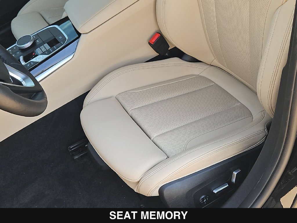 Used 2023 BMW 330i Sedan w/ Premium Package RWD image 16